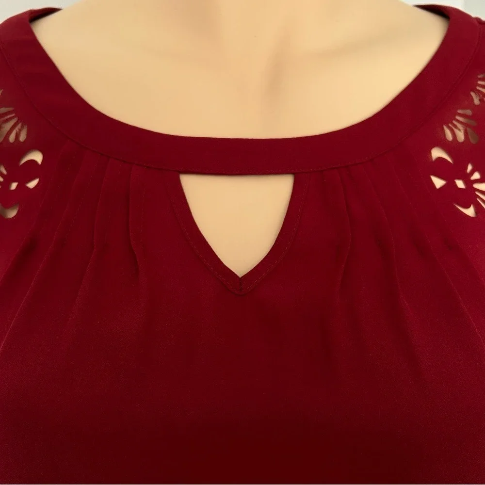 Maeve Anthropologie‎ chiffon laser cut burgundy red top size 4